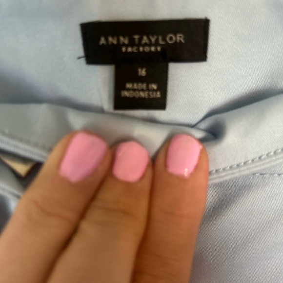 NWT Ann Taylor 16 THE CROP
CURVY FIT Blue Pants - Picture 4 of 12